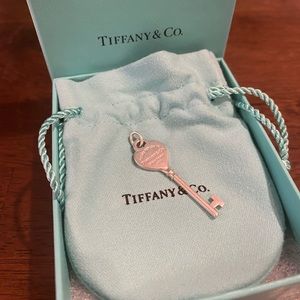 Tiffany 1.5in Silver Key Pendant （very good condi）